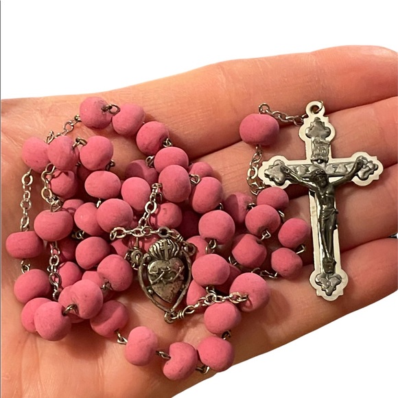 Vintage pink bead Silver cross crucifix rosary Italy Catholic necklace - Picture 5 of 10
